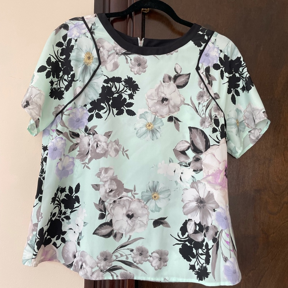 BRAND NEW FLORAL TOP